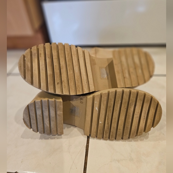 Steve Madden Chelsea Boots Beige Hesitant Round Toe Block Heel Sz.8 - Picture 6 of 7